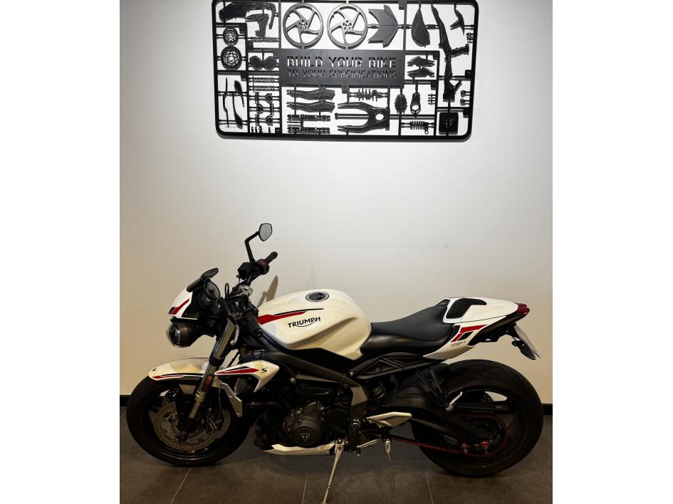 TRIUMPH STREET TRIPLE 660 S A2