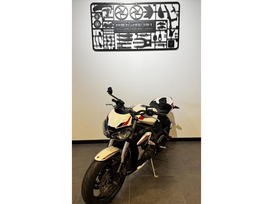 TRIUMPH STREET TRIPLE 660 S A2