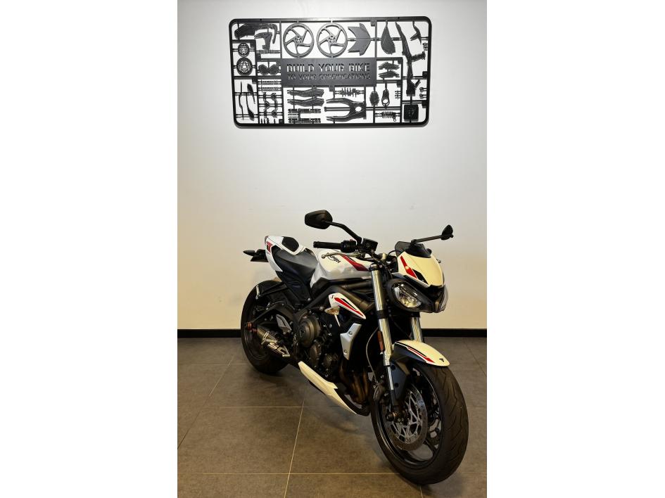TRIUMPH STREET TRIPLE 660 S A2