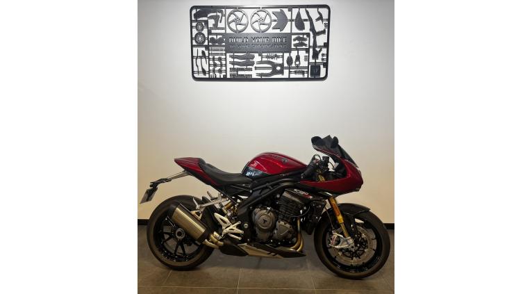 TRIUMPH SPEED TRIPLE 1200 RR