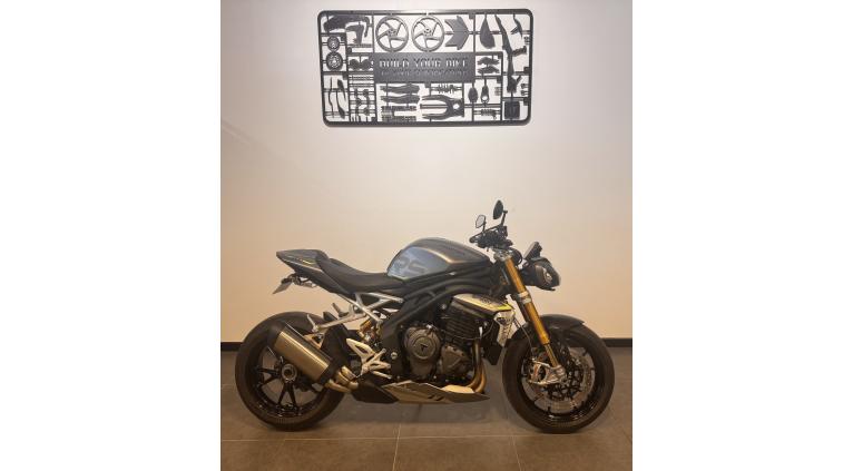 TRIUMPH SPEED TRIPLE 1200 RS