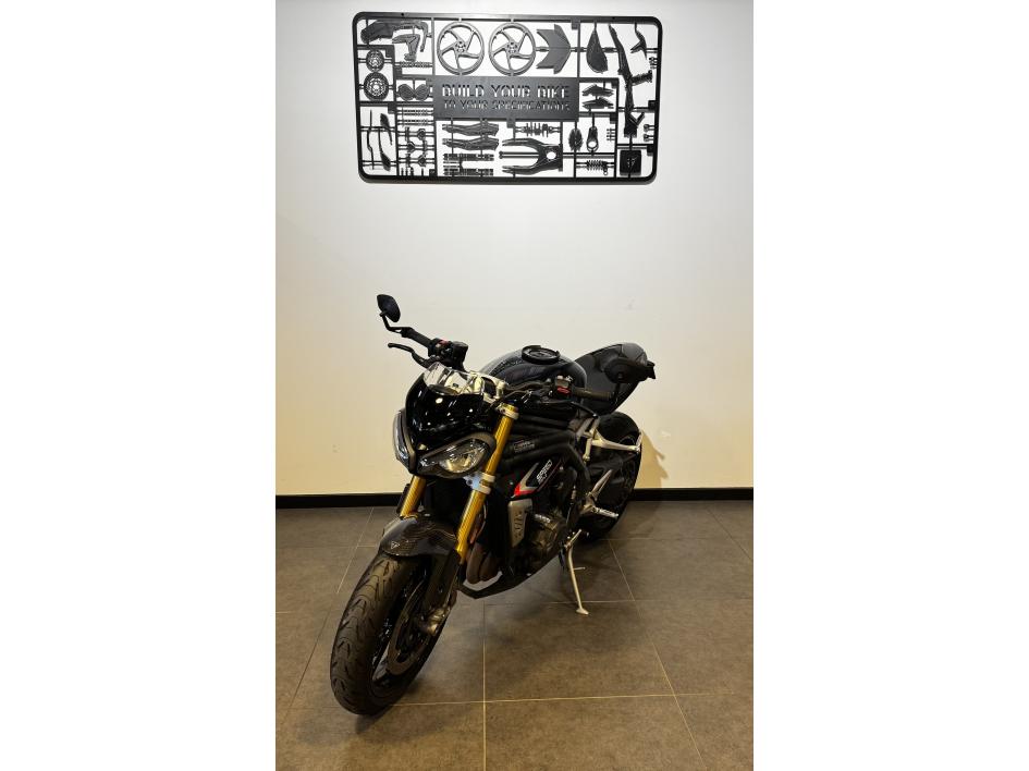 TRIUMPH SPEED TRIPLE 1200 RS