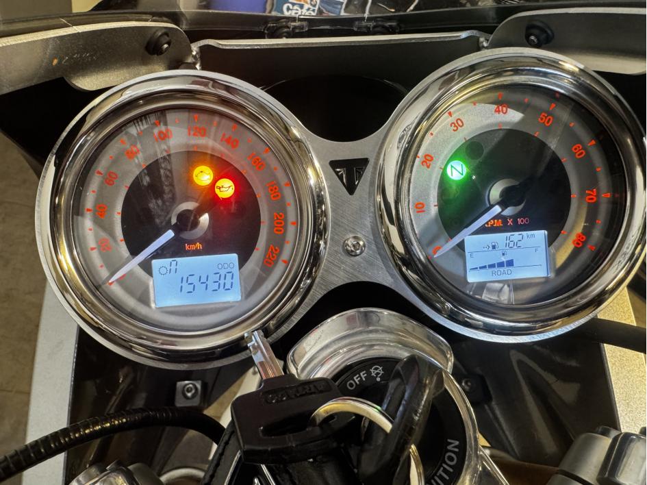TRIUMPH THRUXTON 1200 R