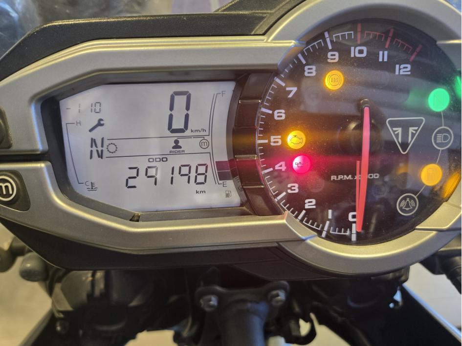 TRIUMPH TIGER 800 XCX