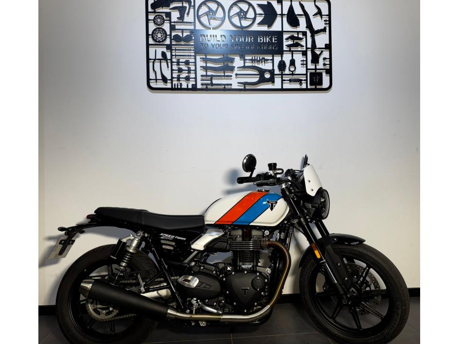 TRIUMPH SPEED TWIN 900