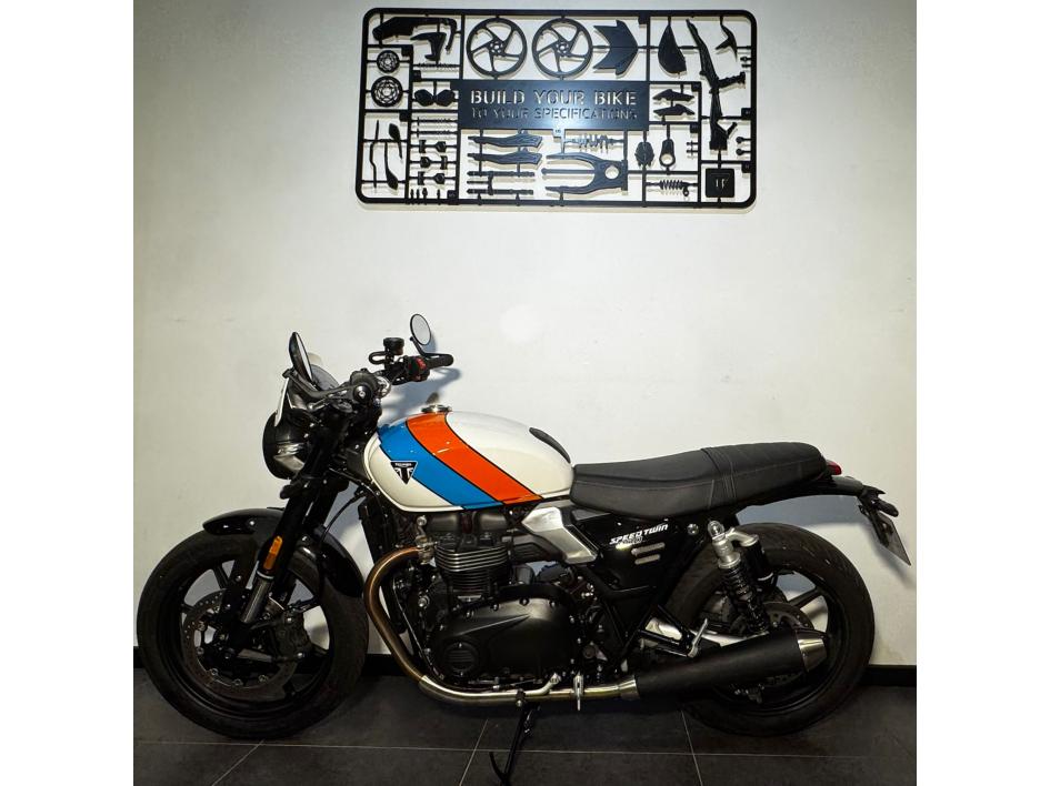 TRIUMPH SPEED TWIN 900