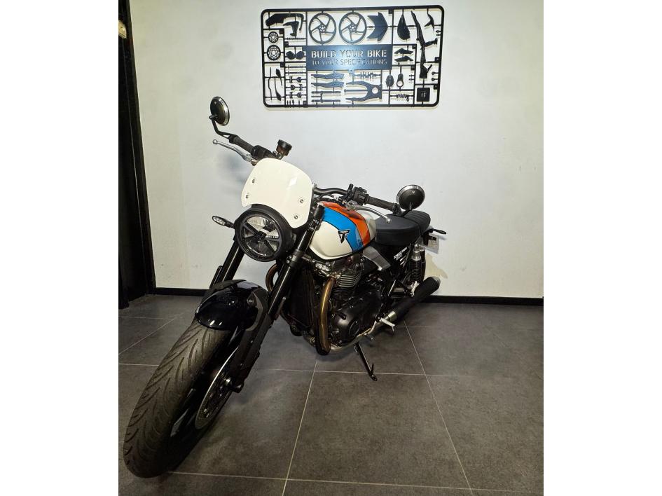 TRIUMPH SPEED TWIN 900