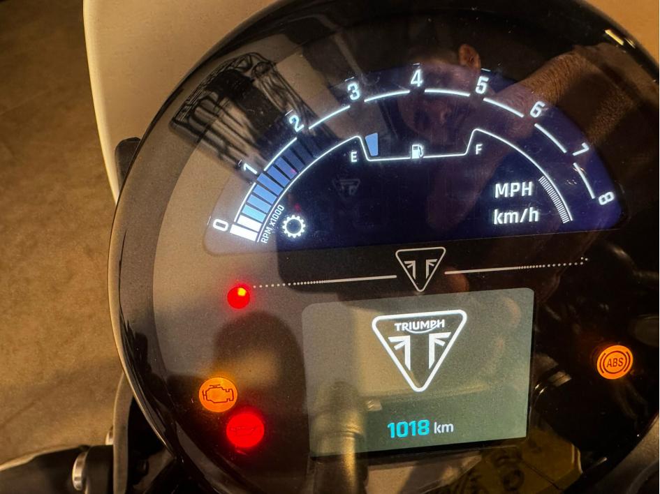 TRIUMPH SPEED TWIN 900