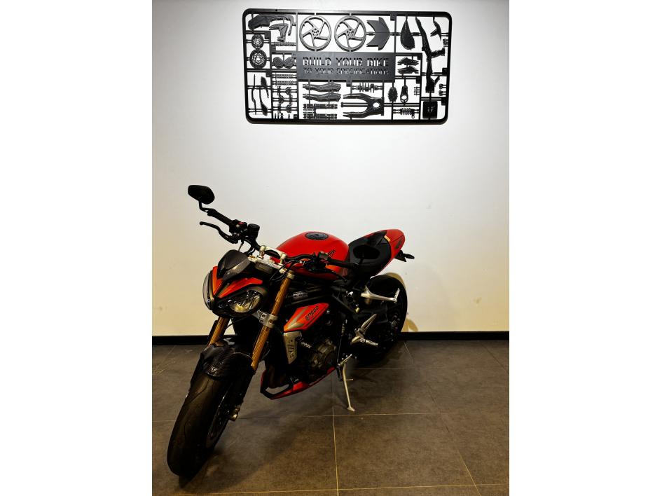 TRIUMPH SPEED TRIPLE 1200 RS