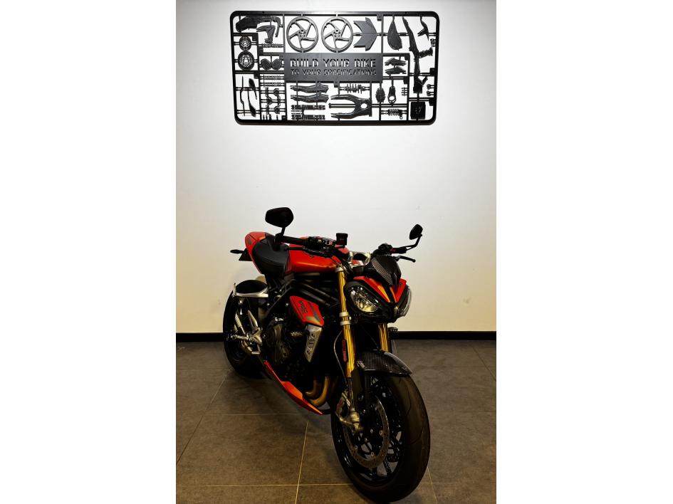 TRIUMPH SPEED TRIPLE 1200 RS