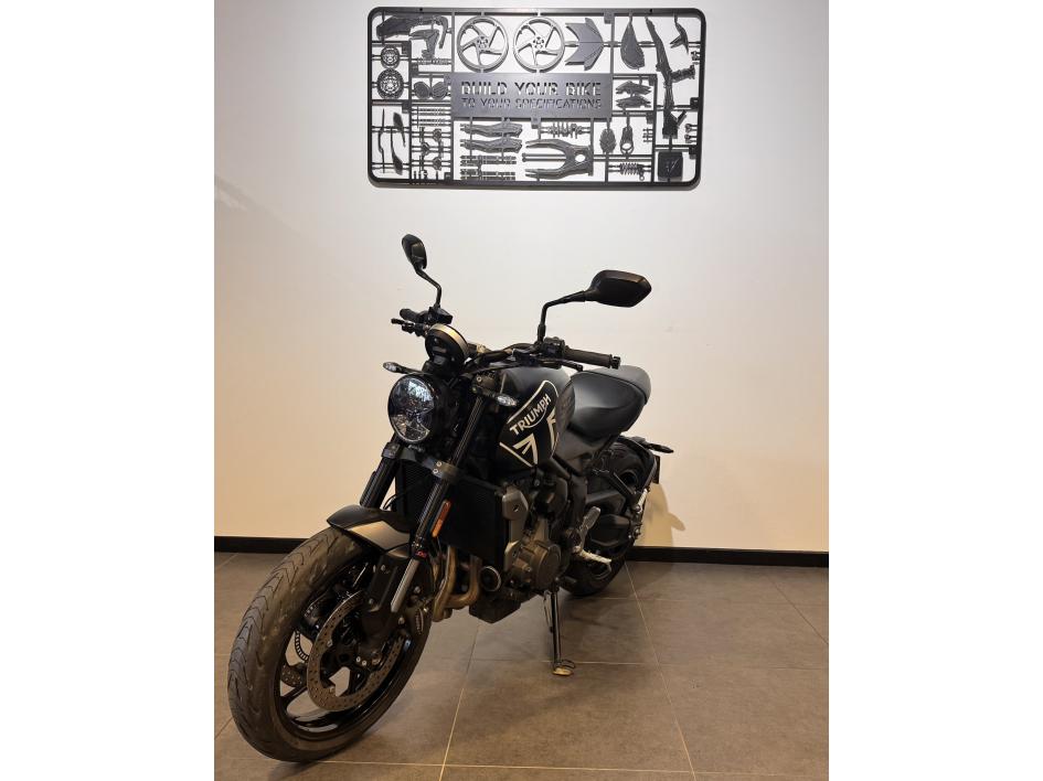 TRIUMPH TRIDENT 660