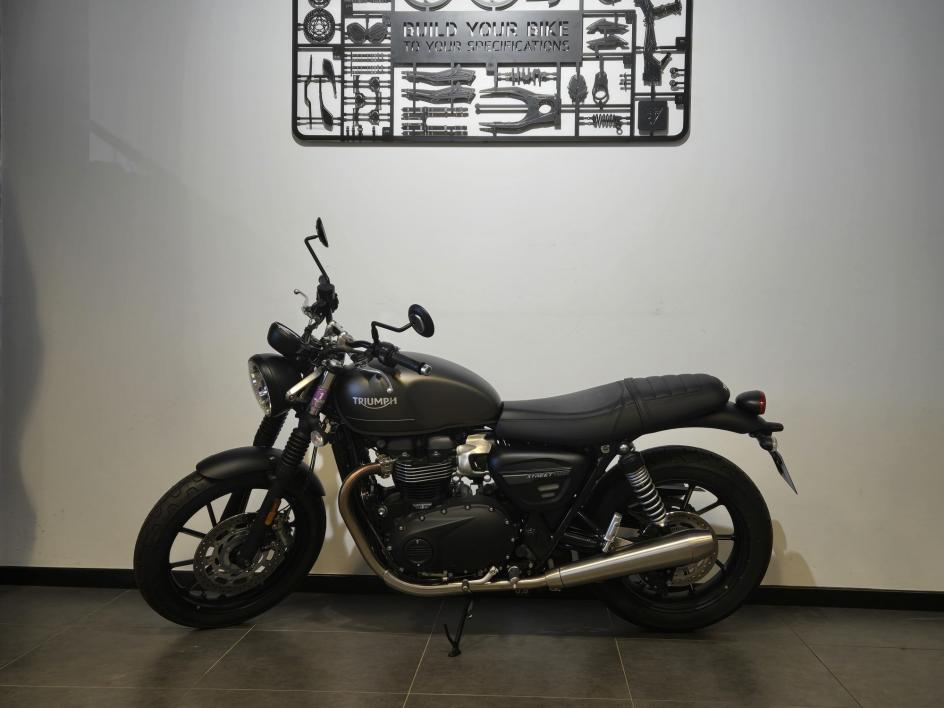 TRIUMPH STREET TWIN  900