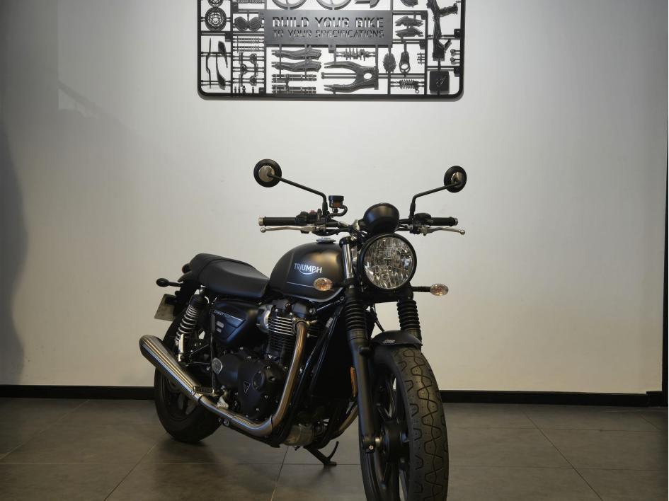 TRIUMPH STREET TWIN  900