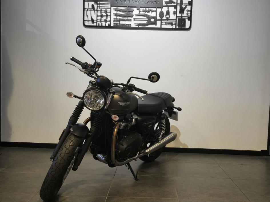 TRIUMPH STREET TWIN  900