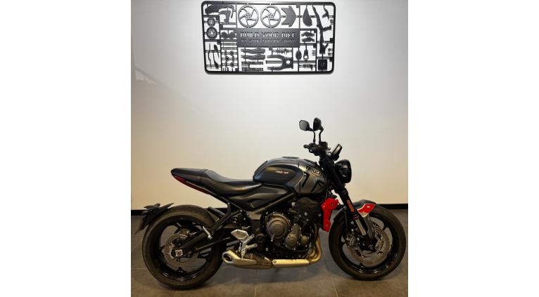 TRIUMPH TRIDENT 660