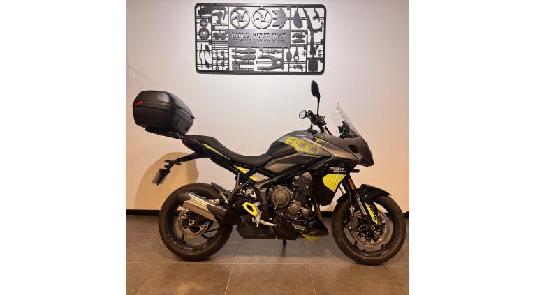 TRIUMPH TIGER 800