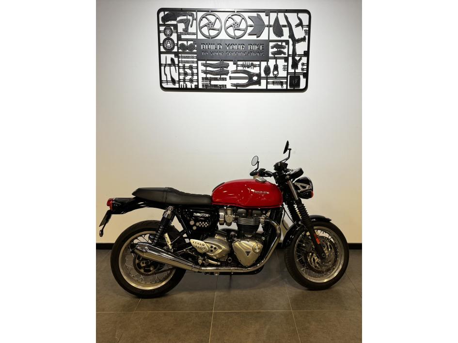 TRIUMPH THRUXTON 1200