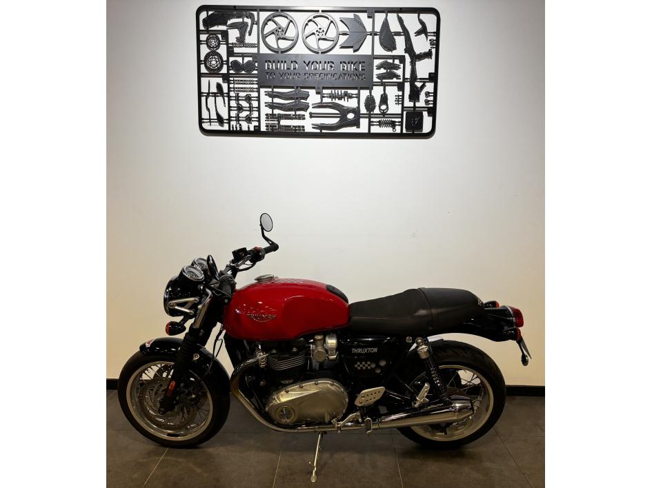 TRIUMPH THRUXTON 1200