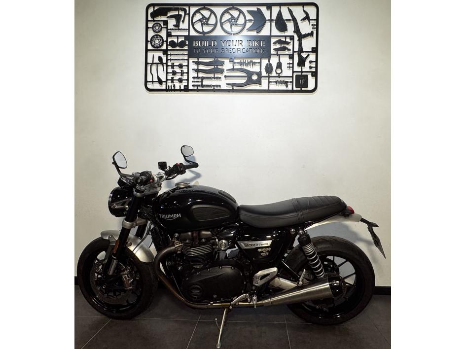 TRIUMPH SPEED TWIN 1200