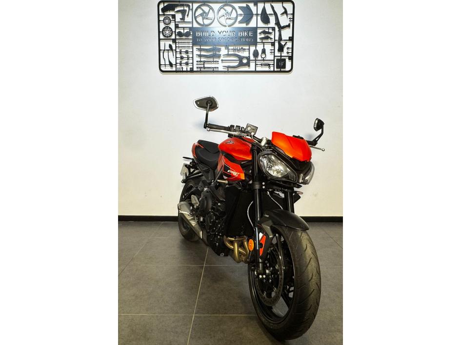 TRIUMPH STREET TRIPLE 765 R