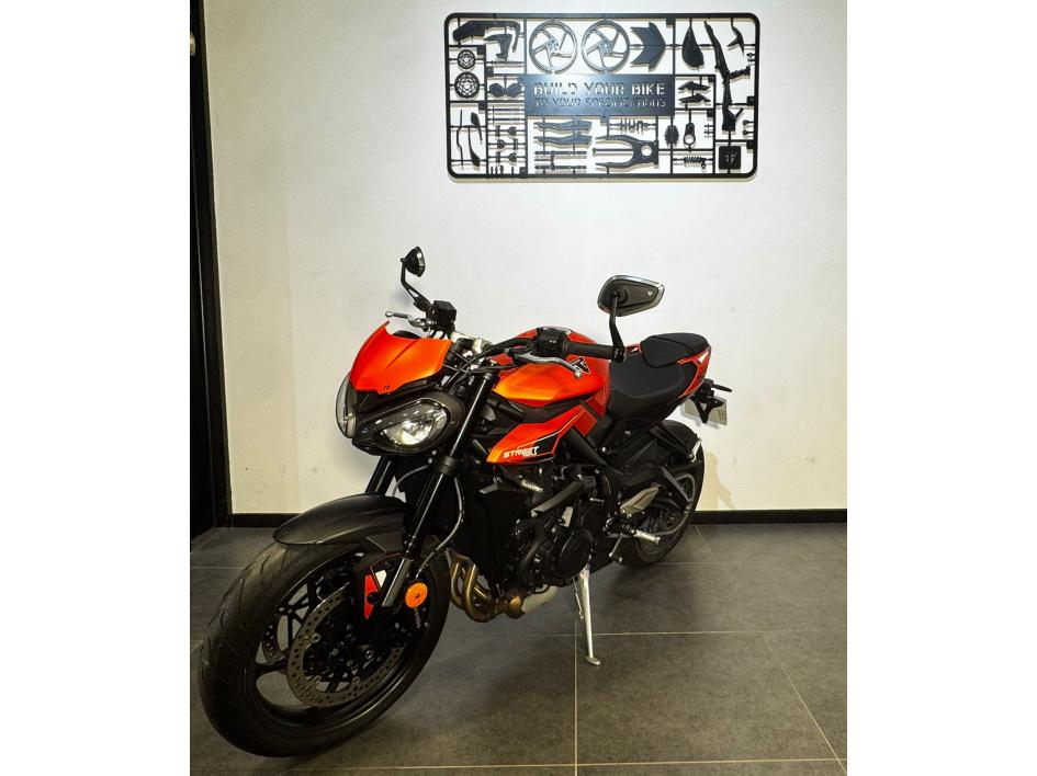 TRIUMPH STREET TRIPLE 765 R