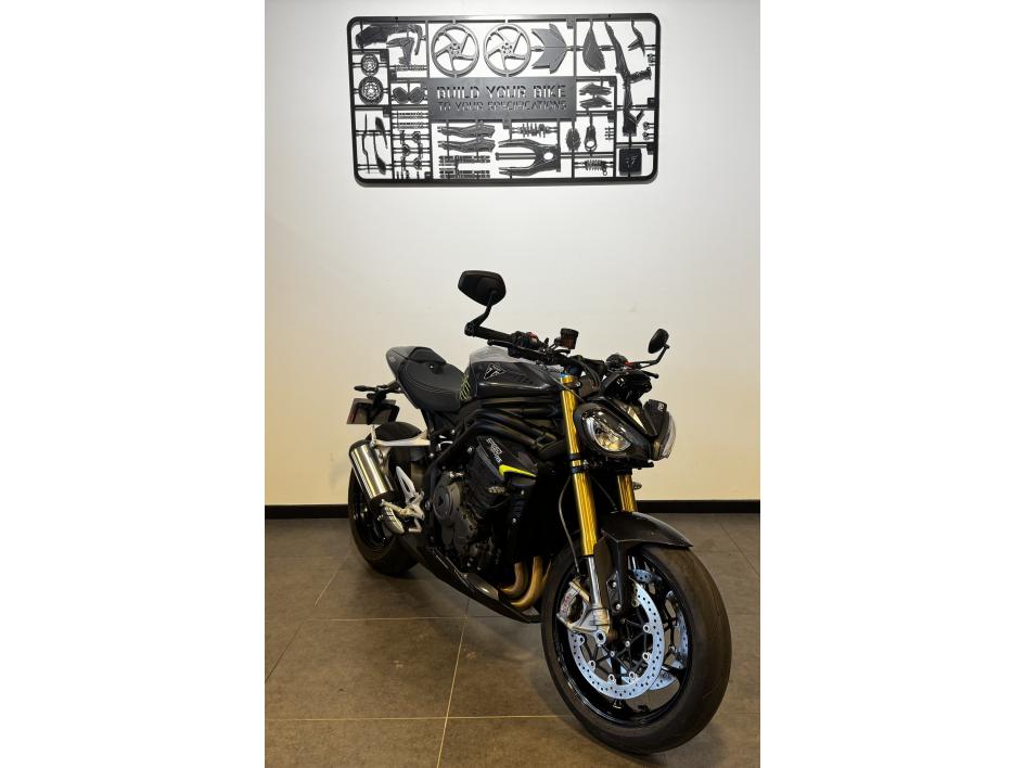 TRIUMPH SPEED TRIPLE 1200 RS